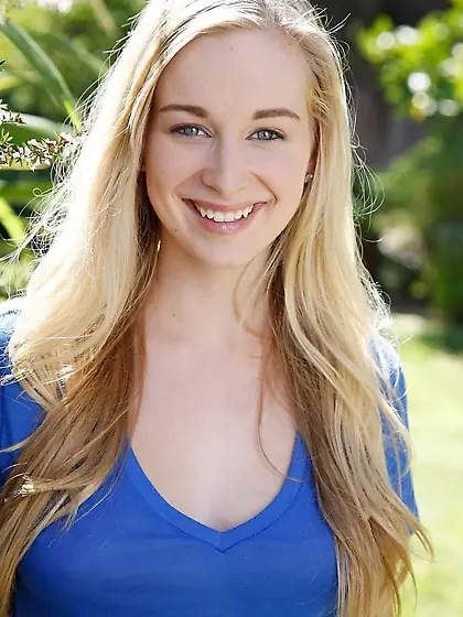 Blondie Stacie Jaxxx seems ready for discovering new pleasures