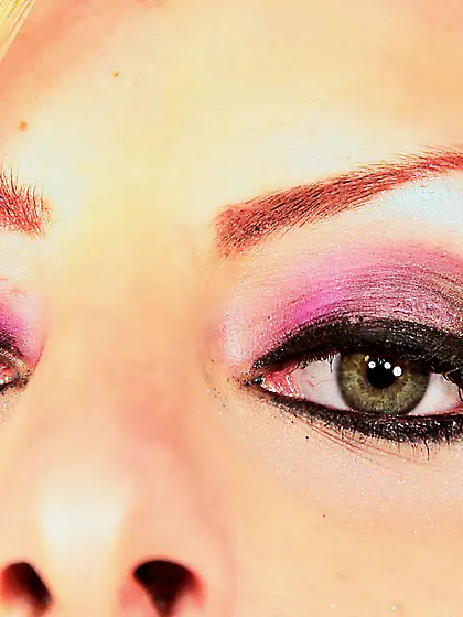 Big booty hottie in pink panties