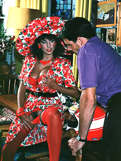 Sexy shaved seventies lady