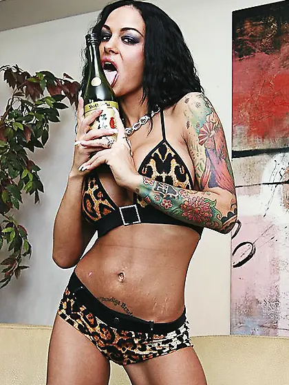 Luscious chick pose stunning