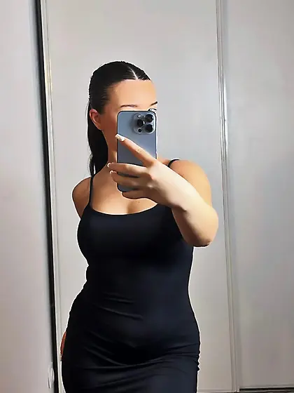 ARABIC PERFECT IN BLACK DRESS