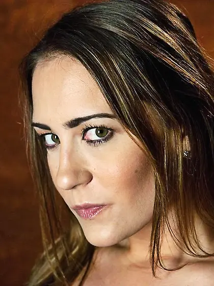 Ladys dark pucker sees