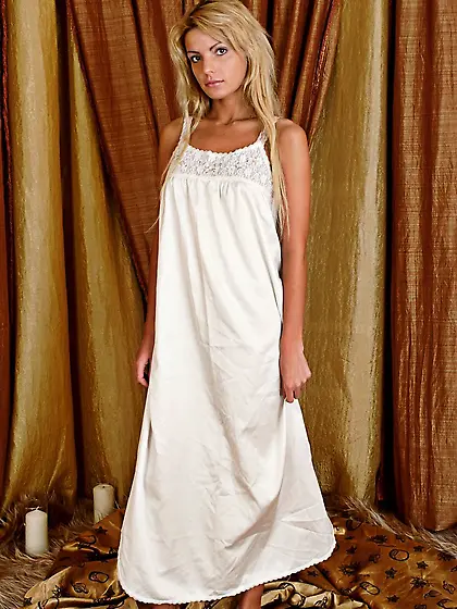 Fancy blonde with a nice body looks phenomenal in these pics