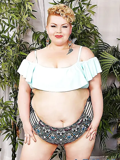 Cute and chubby BBW Velma Voodoo