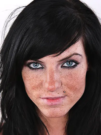 Brunette babe with bright eyes and pierced upper lip is sexy and