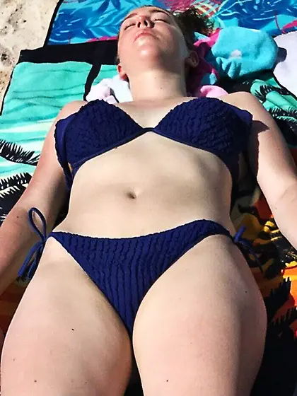 Candid voyeur creepshots from a beach