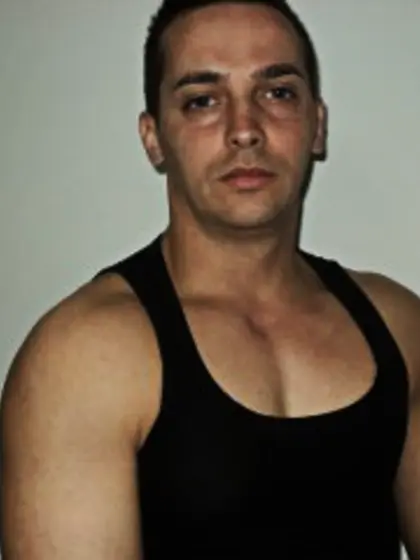 Brunette muscledcock perform anal