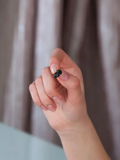 Pizza-loving chick decides to get naked next to her dinner table