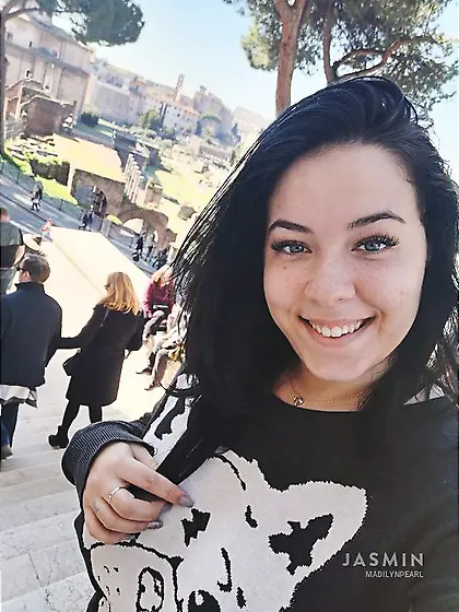 Athletic big tit teen dancing