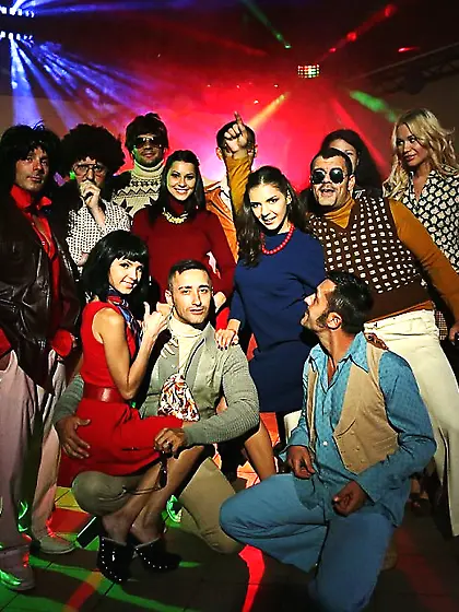 Two excited chicks Doris Ivy and Lindsey Olsen in turns bead ass