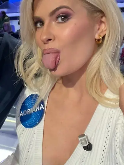 Puta para ser lefadas,  minifaldas y bikinis