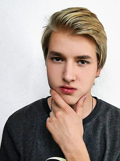 White young man russelwannaplay