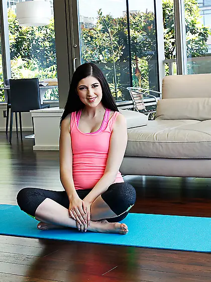 Brunette doll throat pussy