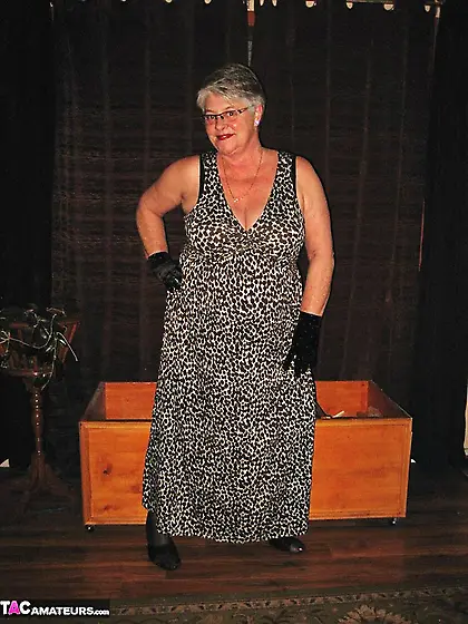 Pleasing elderly short haired