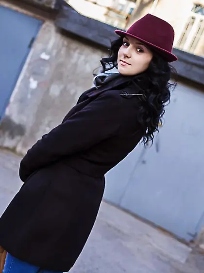 European seductress giving you close-ups of her perfect labia Vi