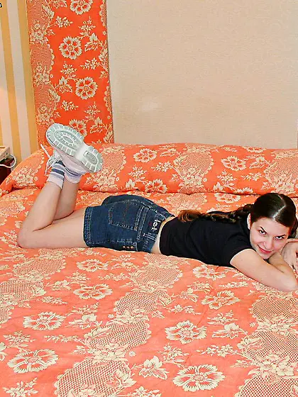 Long legged chick Pam Collett in white sneakers dildos her hole