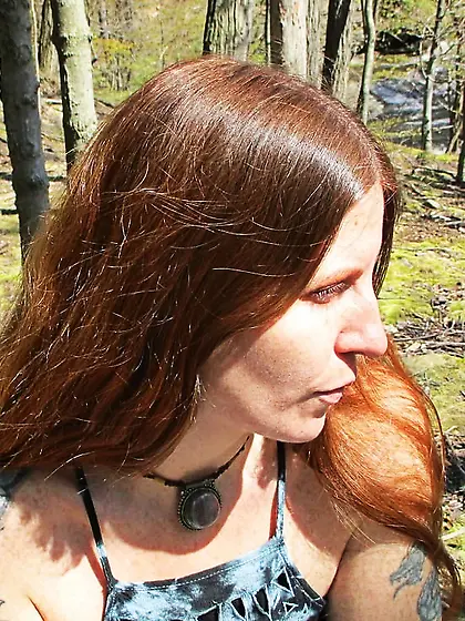 Distant gazes and deep thoughts