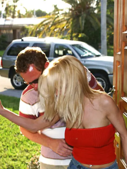 Diamond Foxxx screams like a real hoe while she gets her muff dr