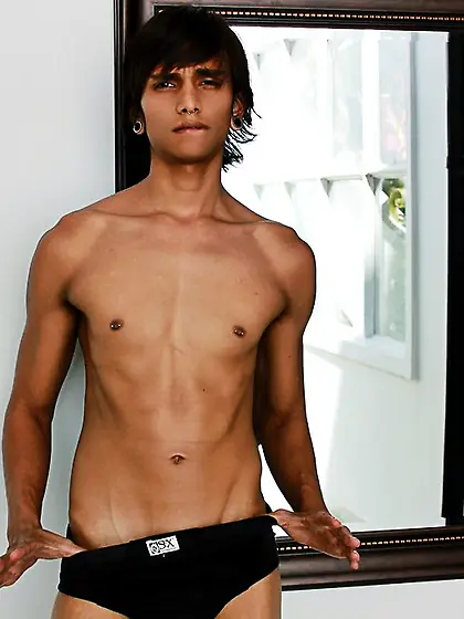 Latin gay HornyXRanger like to snapshot