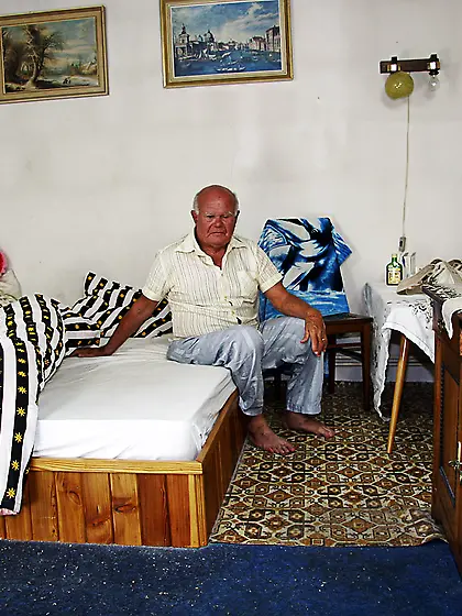 Horny grandpa sticks big