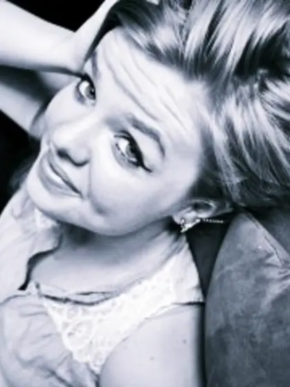 Blonde lara perform dancing