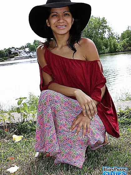 Foxy chick pose alluring