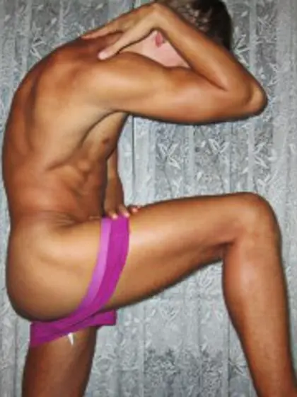 Blonde bigboymaschine perform close