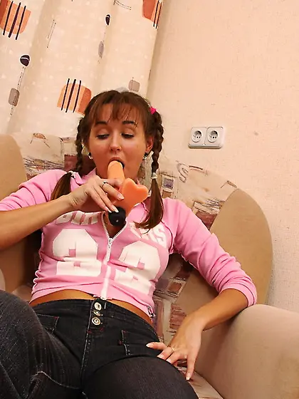 Foxy amateur Angie gets