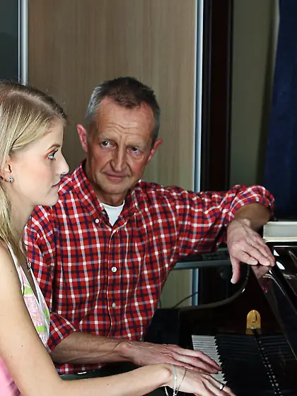 Teenie babe fucking senior