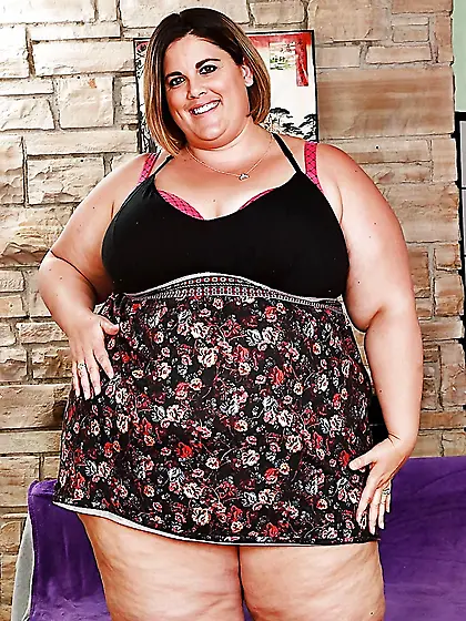 Fat and sexy Erin Green gets her pussy pounded