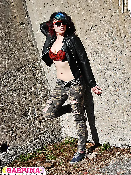 Teen bitch sunglasses rubbing