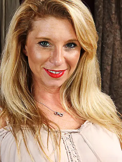 Mature stunning hottie stuffs