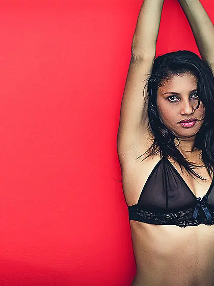 Latin girl with beautiful tits like to snapshot