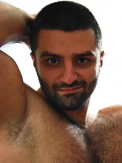 Brunette hornyedy perform close