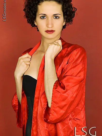 Dark haired lady Candy Lsgmodels in black stockings opens her le