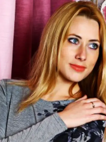 Blonde Teen Amelia Zoom.