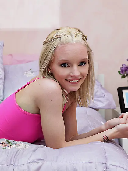 Cam is recording every inch of the delicious pussy and ass cleft