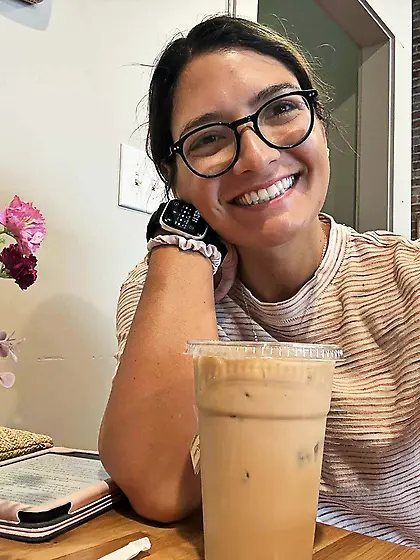 Grace sexy non-nude chick beautiful feet/face/legs