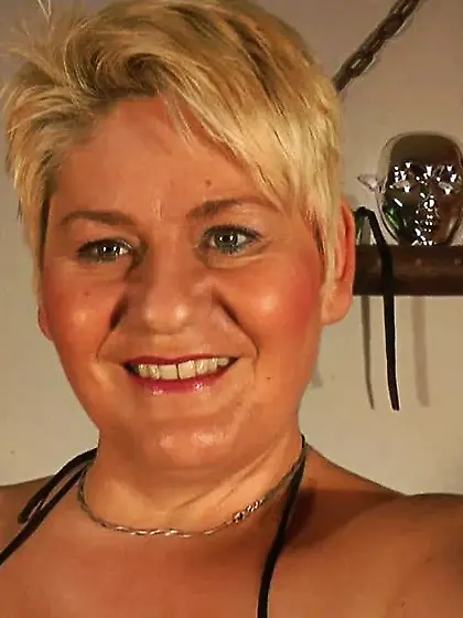 Red - White - Black and 14 centimeters;-)