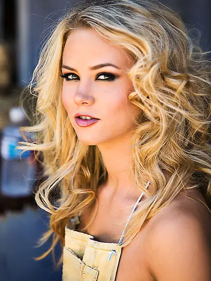 Sophia Lynn loves working outdoors because she can always dildo