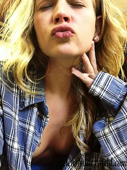 Britt Robertson Leaked