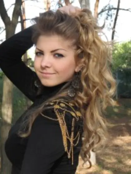 Blonde Teen Lakisssa Dancing.