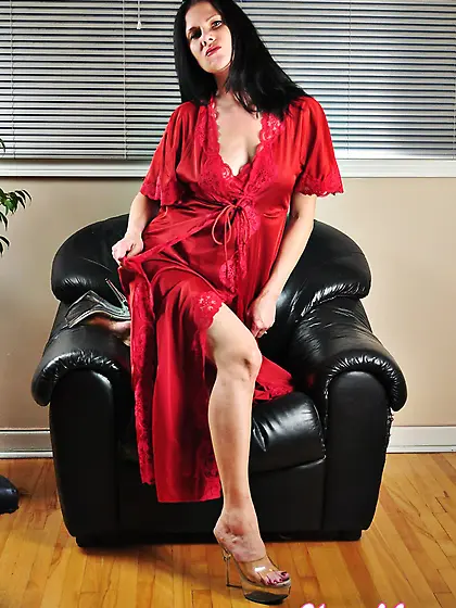 Horny brunette babe posing nude and fingering her pussy