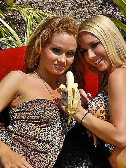 Horny Molly Cavalli is spreading Prinzess Sahara???s butt cheeks