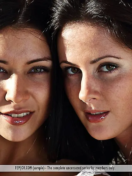 The seducing brunette chick Orlenda Nubiles loves touching the n