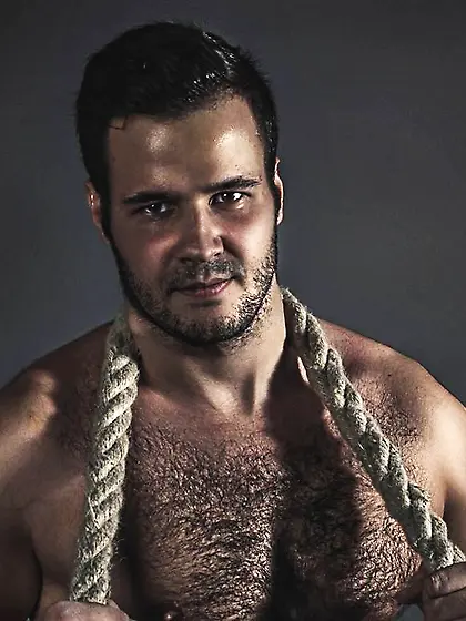 White man gigantos striptease