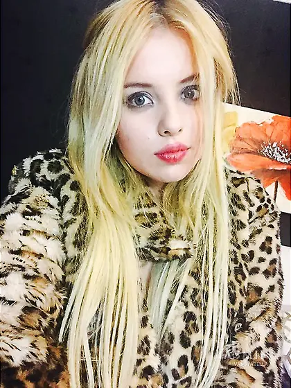 Italian green eyes girl