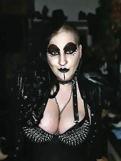 Sexy Gothic Queen