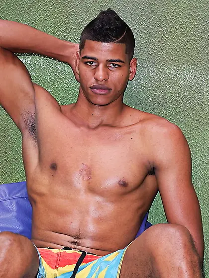 Latin man KENNYLOV like to snapshot