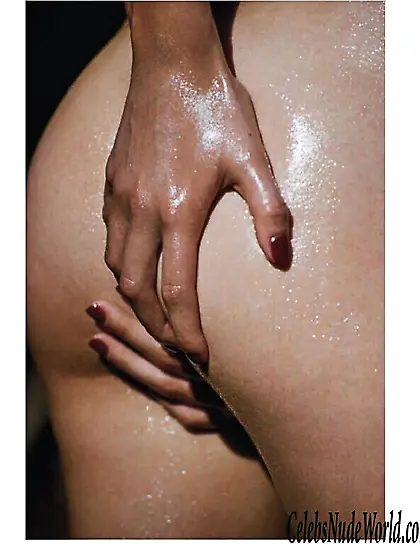 Zoe Mantzakanis Nude